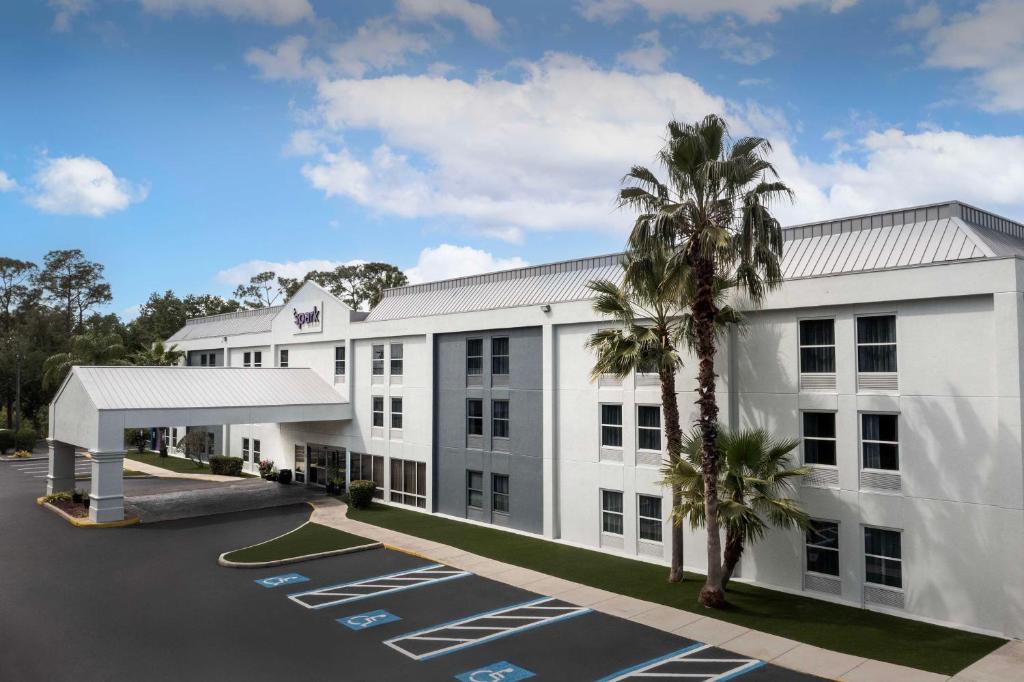 Brandon Center Hotel