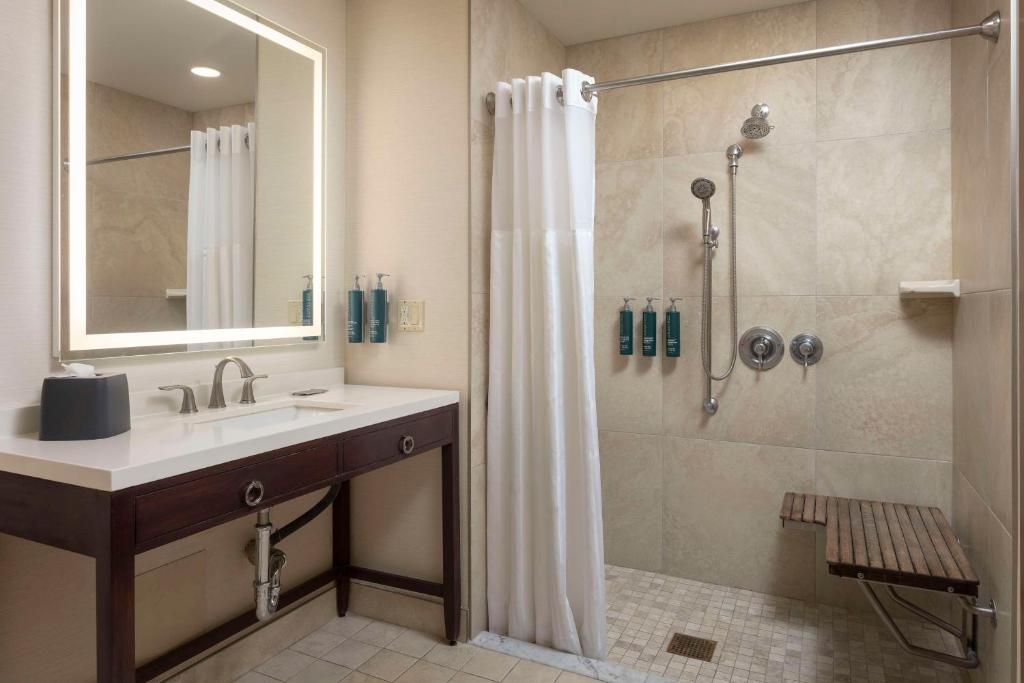 Holiday Inn San Diego Bayside, an IHG Hotel - 
