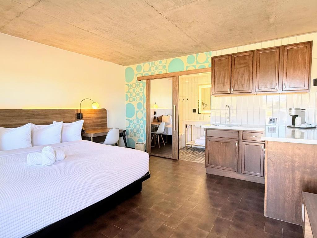 Kuchyň nebo kuchyňský kout v ubytování The Alice Hotel