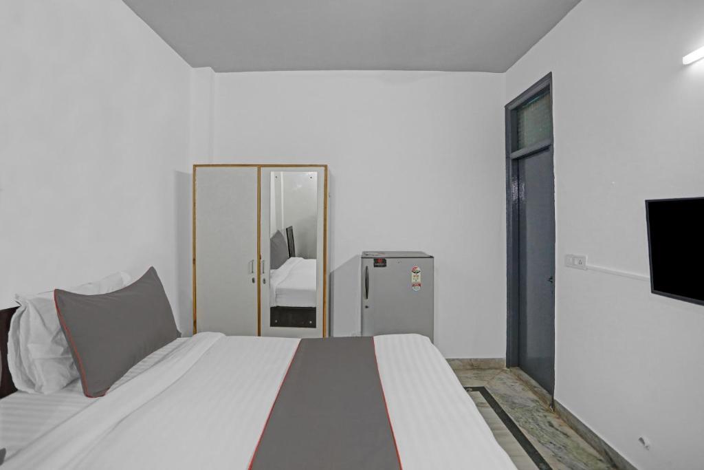 Postel nebo postele na pokoji v ubytování Hotel O The Premium Villa