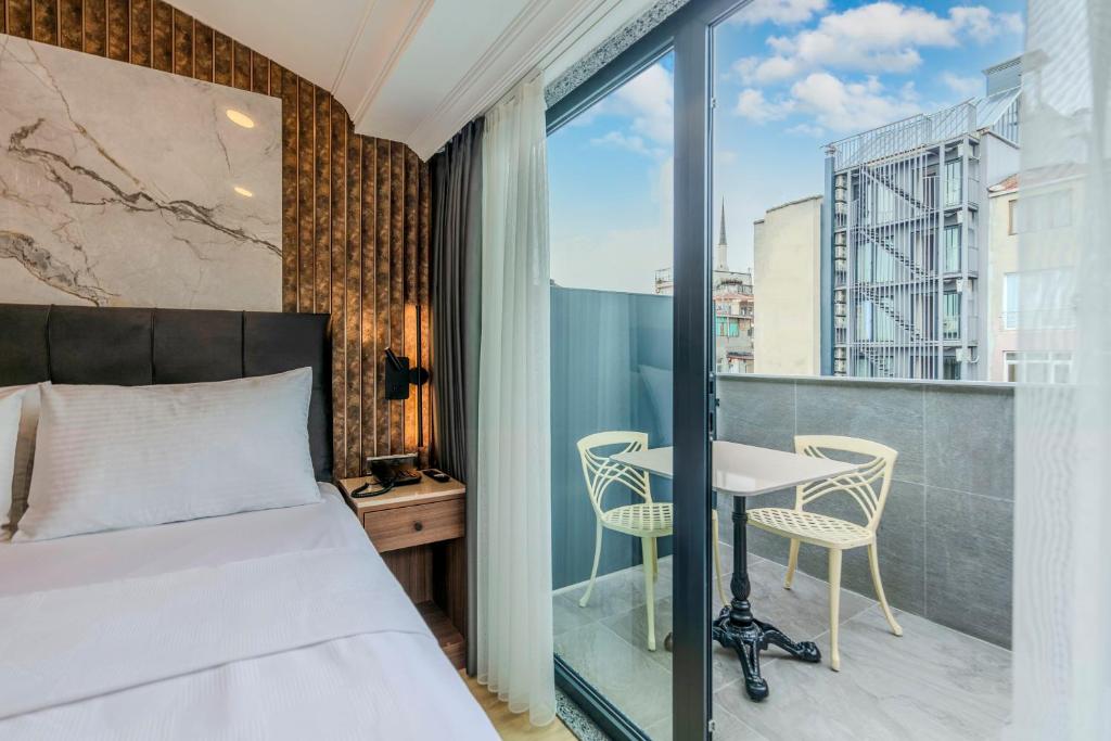 Postel nebo postele na pokoji v ubytování Hamitbey Hotel Yenikapı
