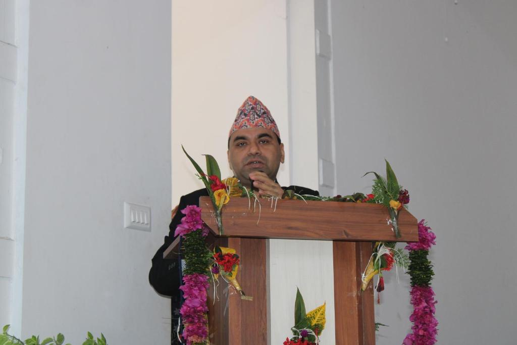 a man is standing at a podium at Hotel Span in Butwāl