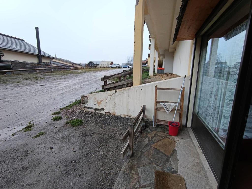 Budova, v ktorej sa apartmán nachádza