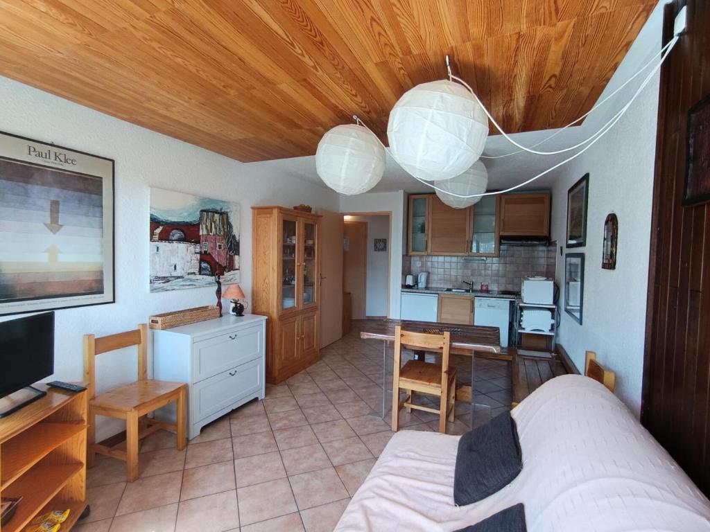Kuchyňa alebo kuchynka v ubytovaní Résidence Loubatiere - Appartement 2 pièces + cabine pour 4/6 personnes MAE-8924