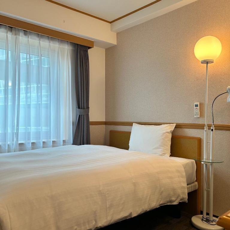 Postel nebo postele na pokoji v ubytování Toyoko Inn Busan Station No.1