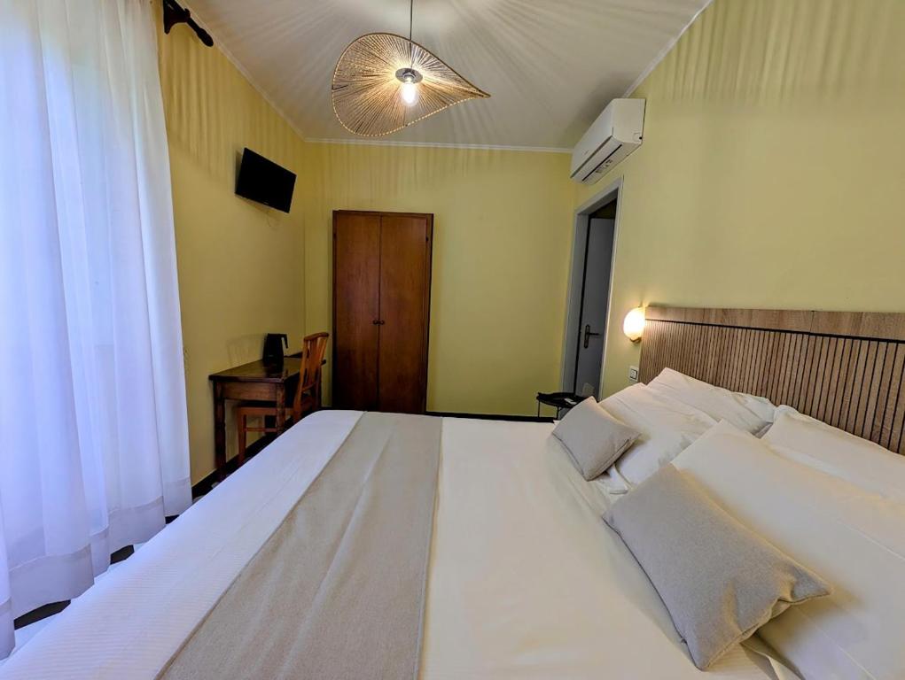 Postel nebo postele na pokoji v ubytování Villa Fieschi Boutique Hotel