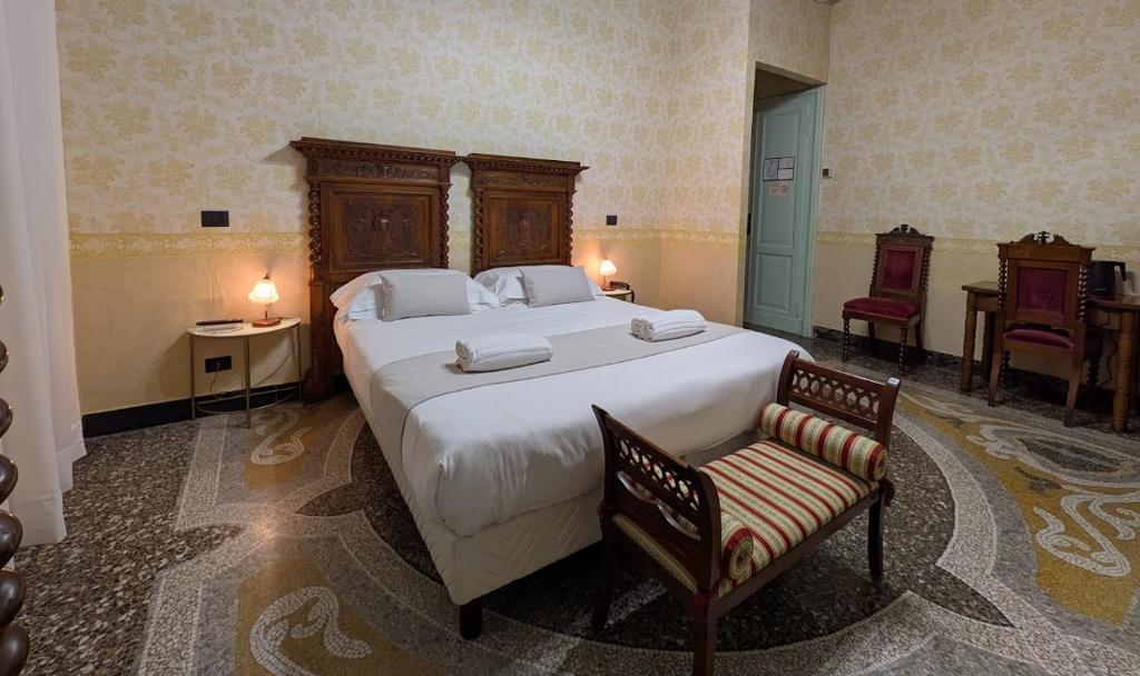 Postel nebo postele na pokoji v ubytování Villa Fieschi Boutique Hotel