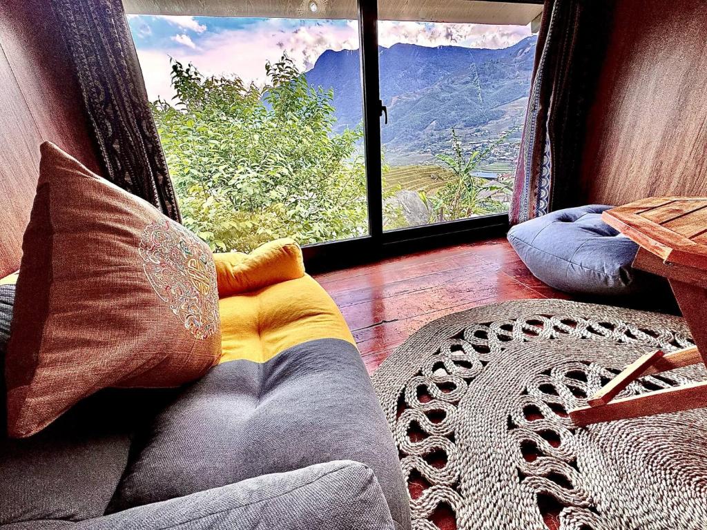 Khu vực ghế ngồi tại Surelee Homestay