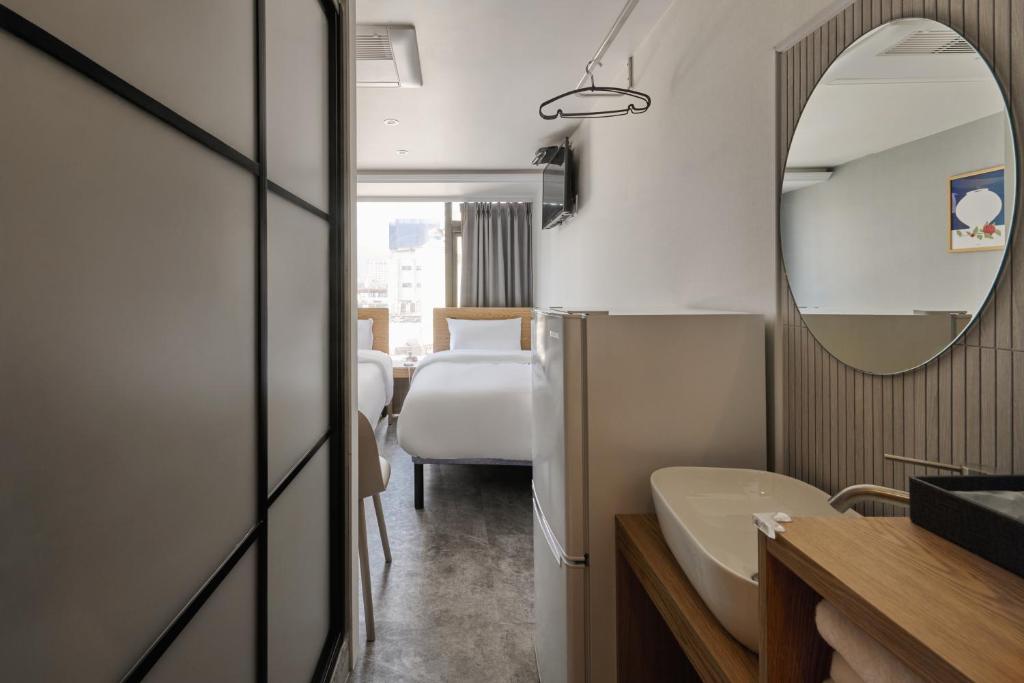 Postel nebo postele na pokoji v ubytování L hostel