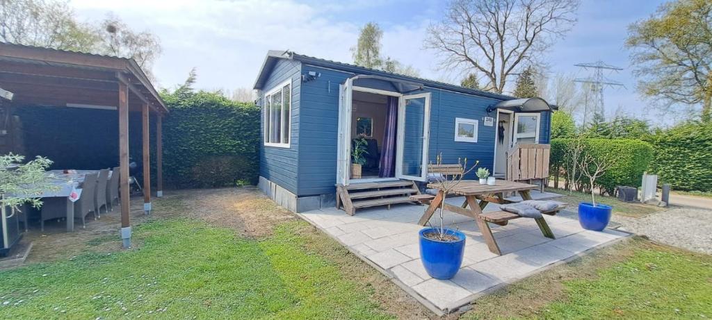 Κήπος έξω από το Chalet met privésauna, tuin & nabij Recreatieplas VP083