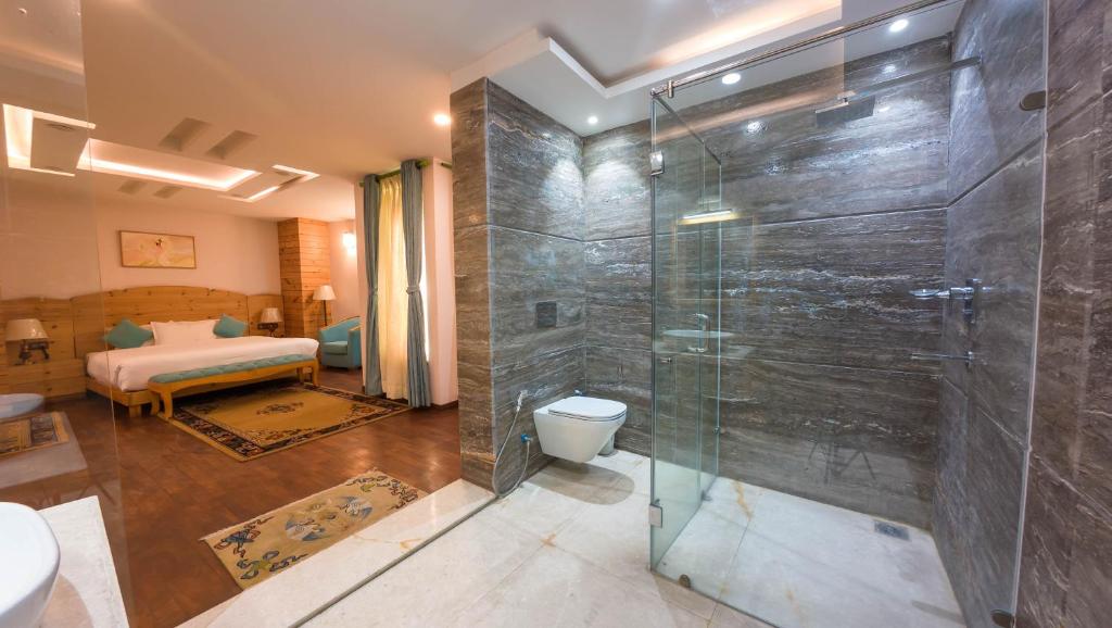 Koupelna v ubytování Lalit Service Apartment
