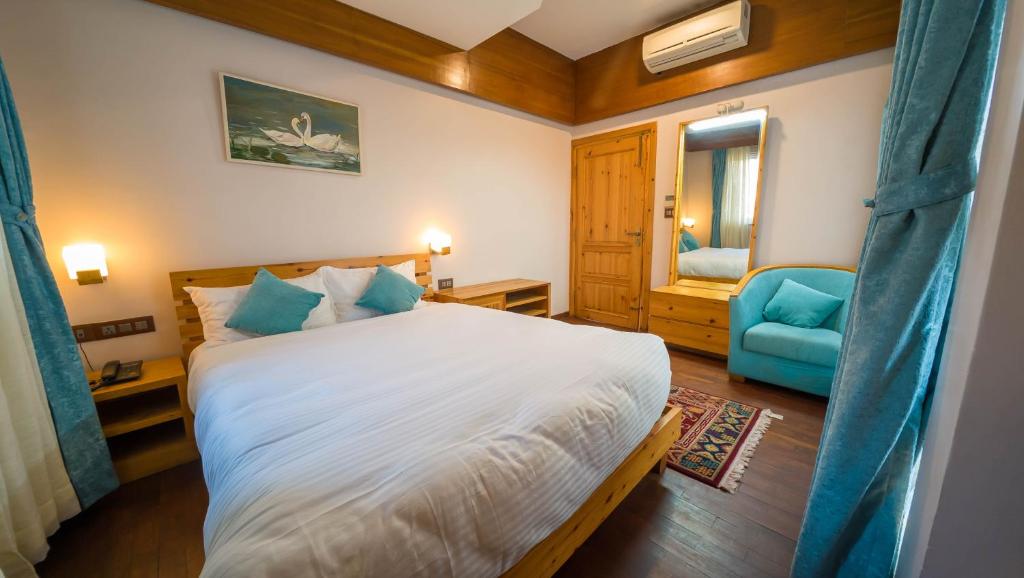 Postel nebo postele na pokoji v ubytování Lalit Service Apartment