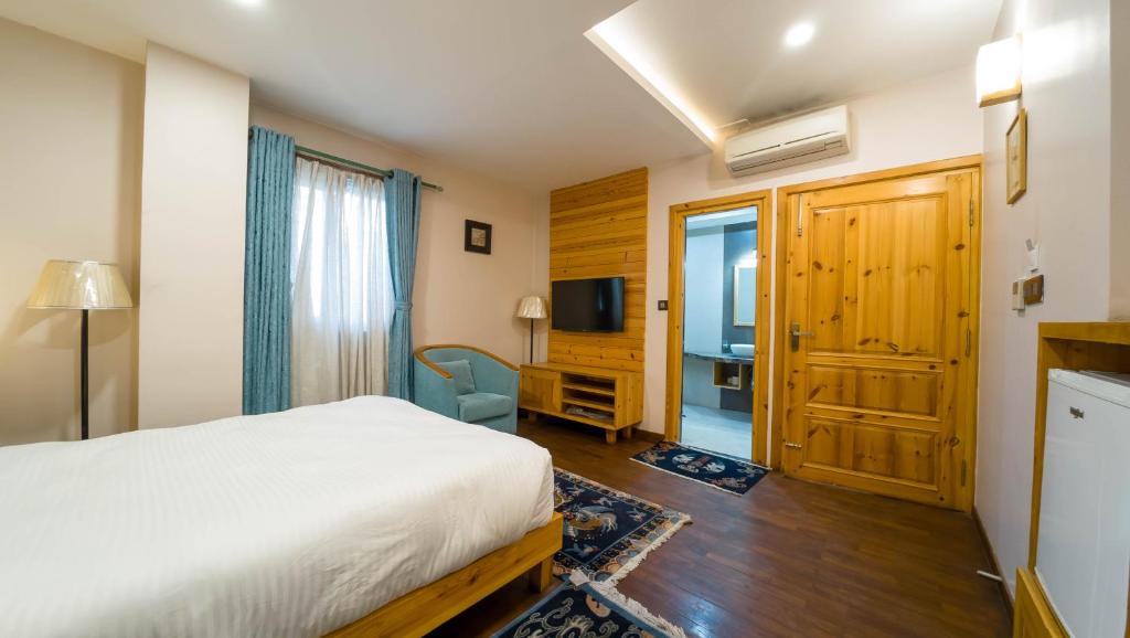 Postel nebo postele na pokoji v ubytování Lalit Service Apartment