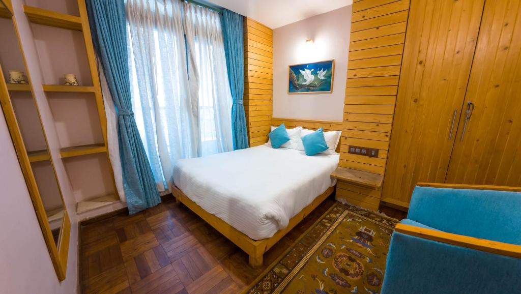Postel nebo postele na pokoji v ubytování Lalit Service Apartment