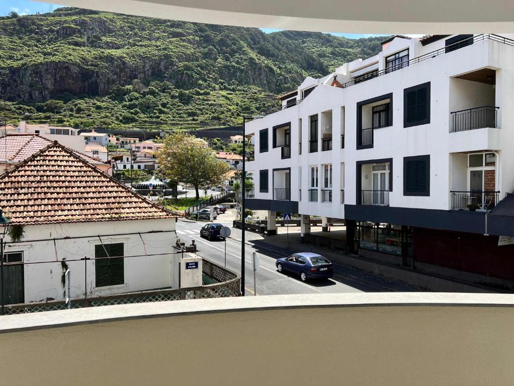 a view of a city with buildings and a street at Apartamento Janela do Atlantico in Machico