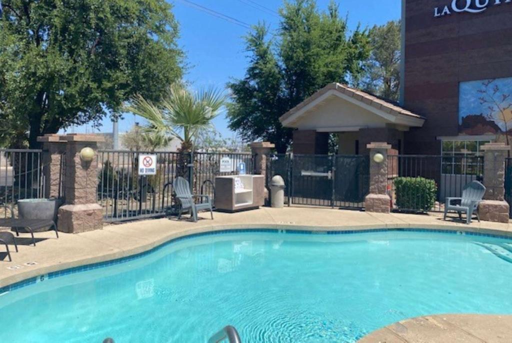 Bazén v ubytování La Quinta Inn & Suites by Wyndham Tempe University, Phoenix nebo v jeho okolí
