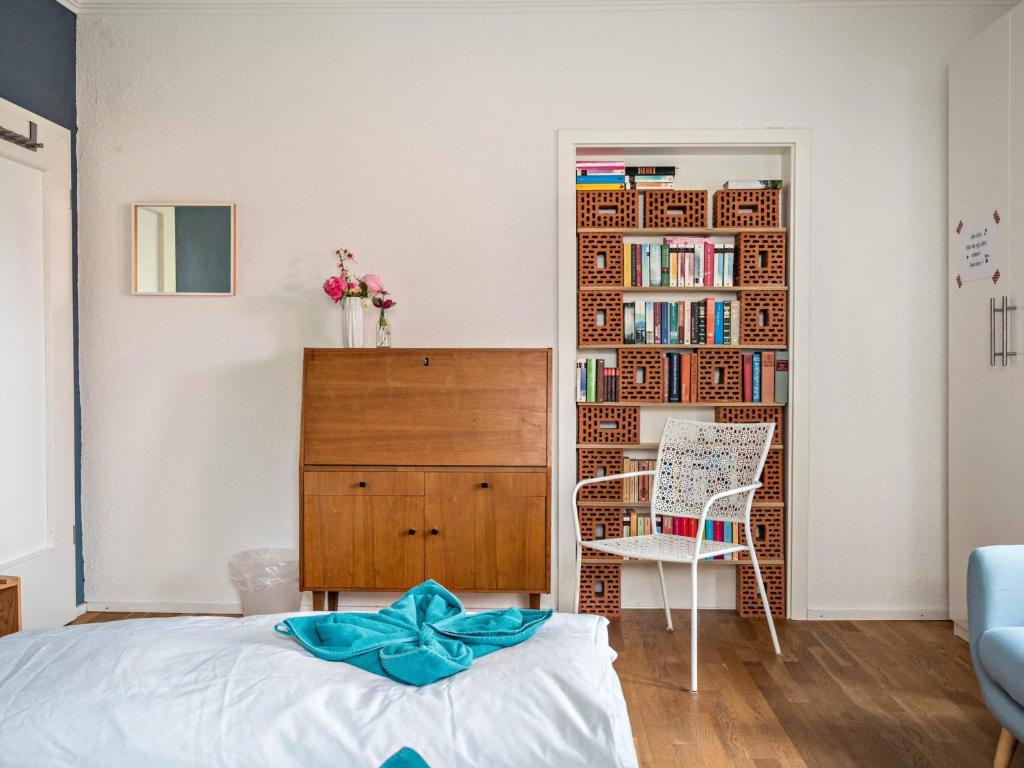 Postel nebo postele na pokoji v ubytování seeglueck OASE - Charmante Unterkunft mit Garten Gästezimmern und Tiny House nahe Universität Insel Mainau und See in Konstanz