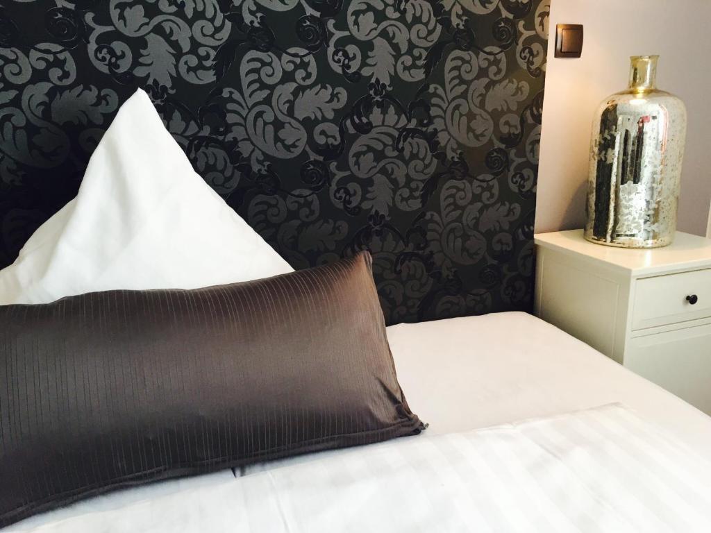 Postel nebo postele na pokoji v ubytování Hotel Heddernheimer Hof