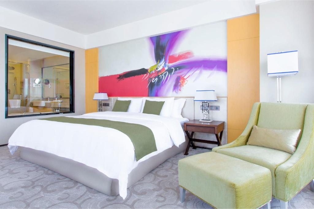 Postel nebo postele na pokoji v ubytování Hotels & Preference Hualing Tbilisi