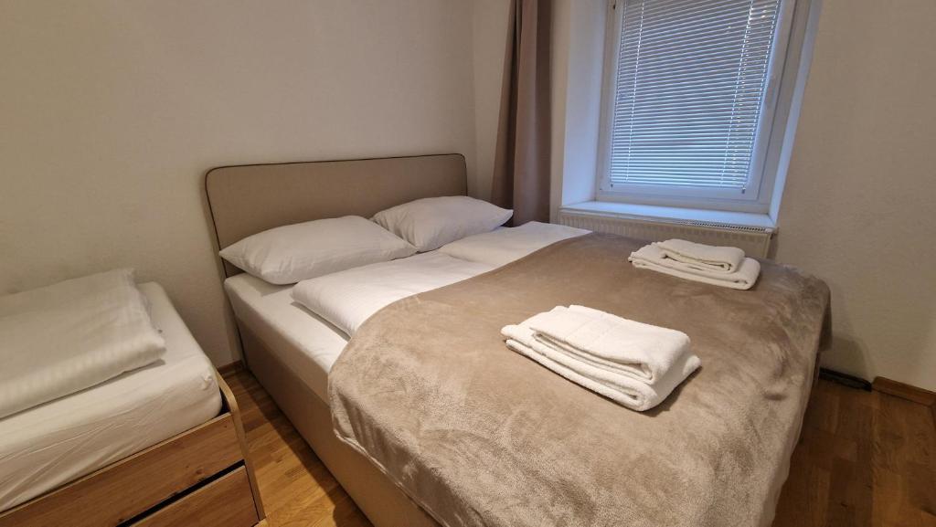 Postel nebo postele na pokoji v ubytování homy Bludenz Downtown Suites