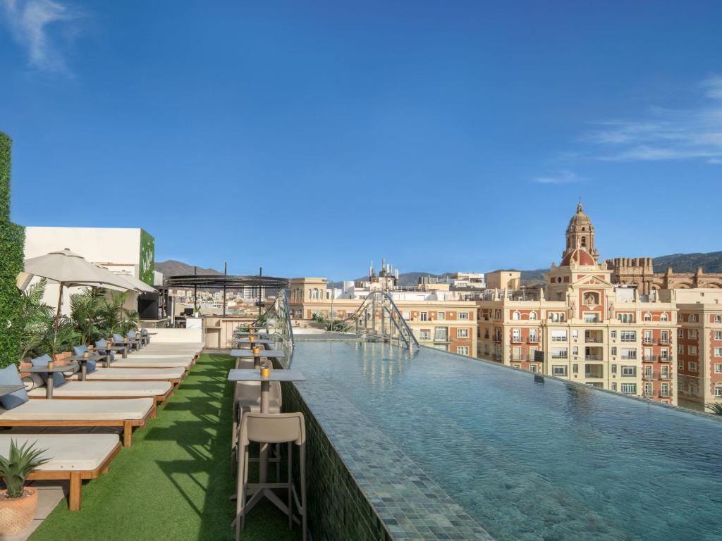 Výhled na řeku, která protéká v blízkosti hotelu