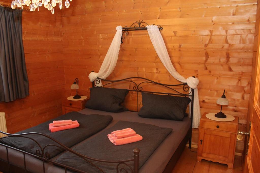 Postel nebo postele na pokoji v ubytování Holzkastl