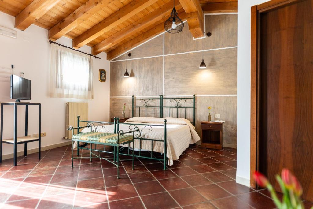 Postel nebo postele na pokoji v ubytování Agriturismo San Bartolomeo