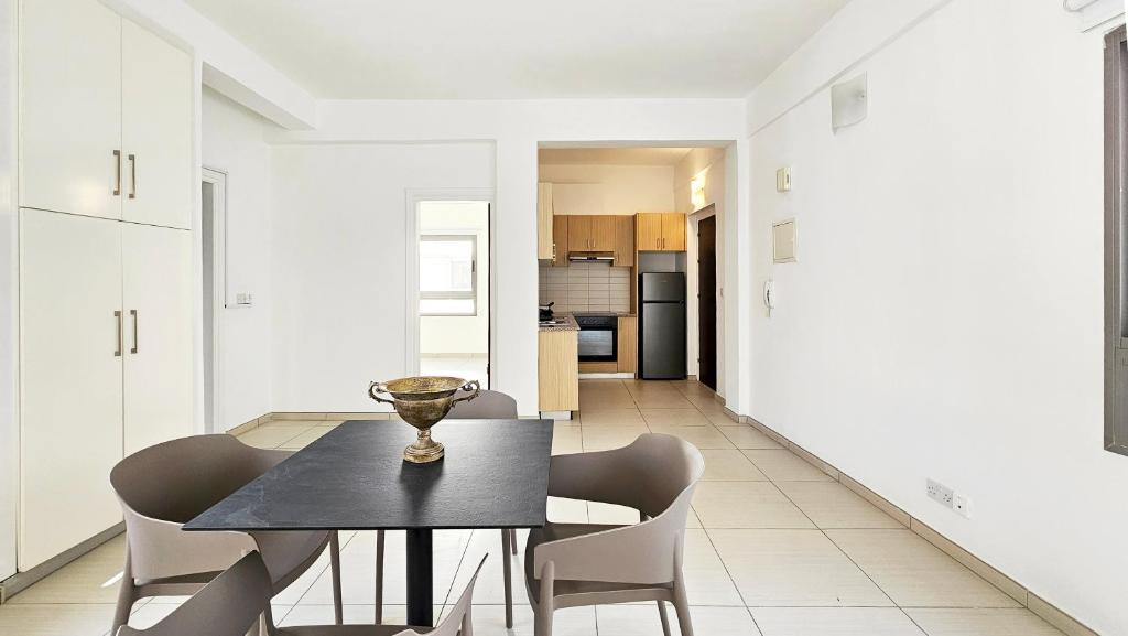 Phaedrus Living Ledras Residences 202