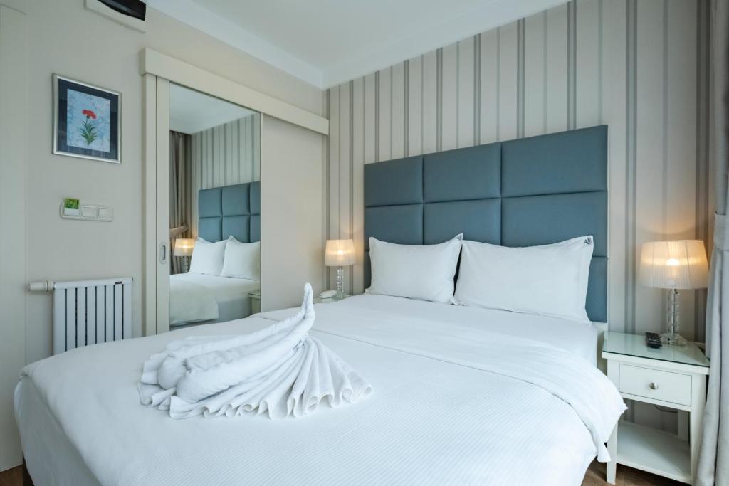 Ten Rooms Istanbul Hotel - 12