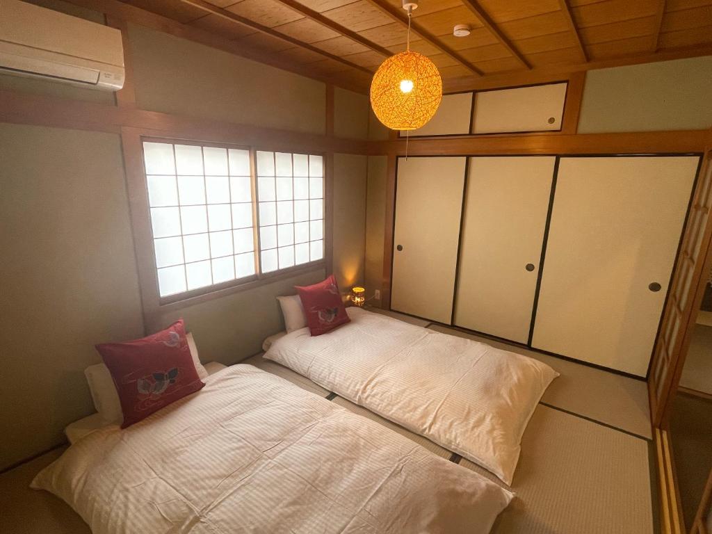 Ένα ή περισσότερα κρεβάτια σε δωμάτιο στο Hayashi inn