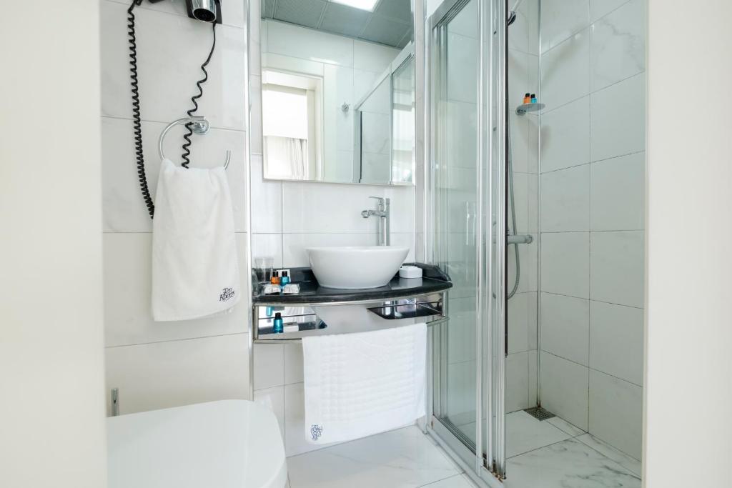 Ten Rooms Istanbul Hotel - 8