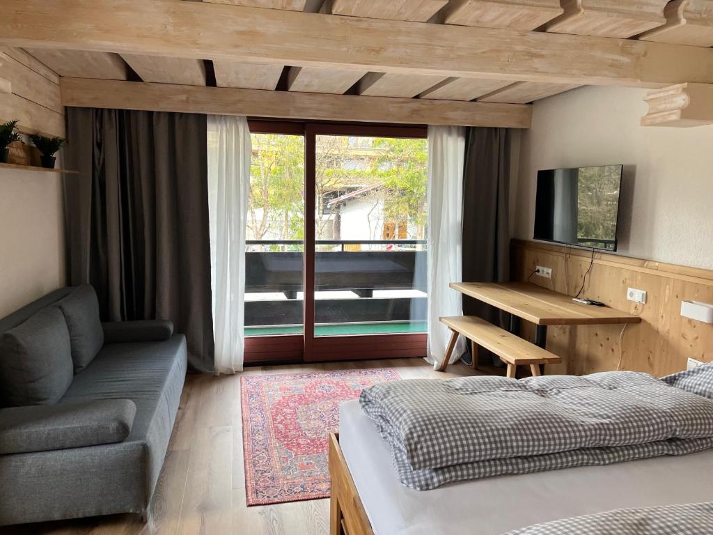 Postel nebo postele na pokoji v ubytování B&B in Seefeld
