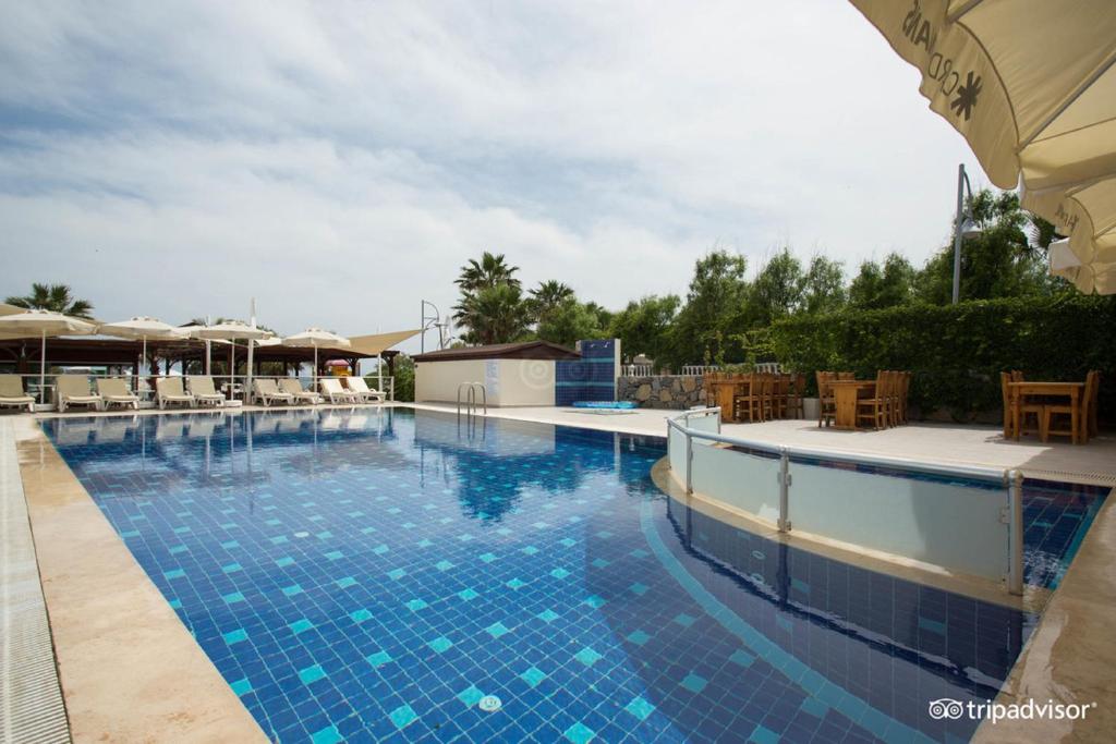 Bazén v ubytování Viras Hotel nebo v jeho okolí