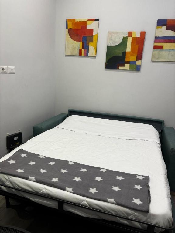 Postel nebo postele na pokoji v ubytování Casa Vacanze Alma B&B grazioso appartamento sul lungomare di Pozzuoli a 300mt dal centro e dal Rione Terra by Movery