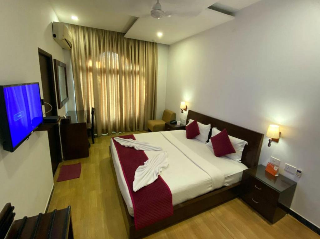 Postel nebo postele na pokoji v ubytování Sukhmantra Resort & Spa - Candolim Goa