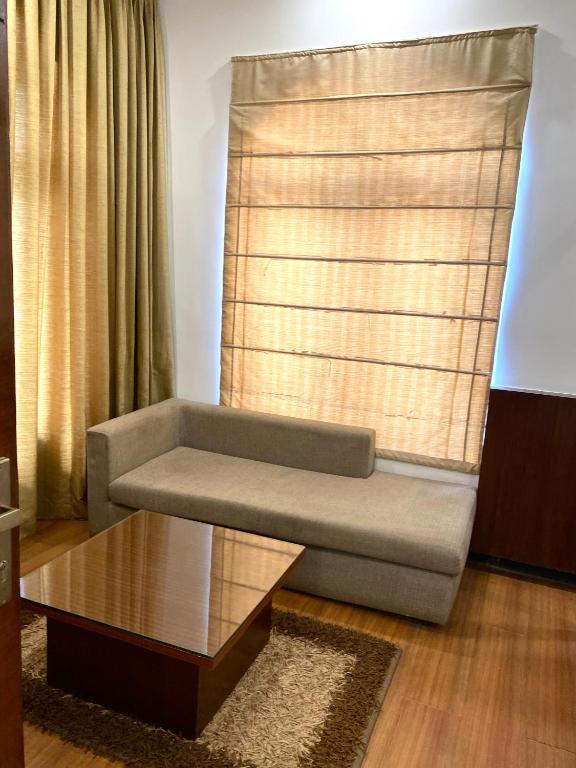 Posezení v ubytování Sukhmantra Resort & Spa - Candolim Goa