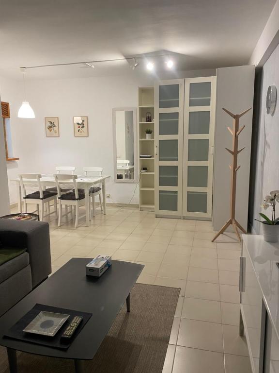 Kuchyňa alebo kuchynka v ubytovaní Maria Rosa Urban & Beach Apartment