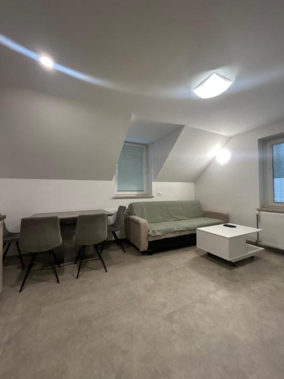 Istumisnurk majutusasutuses Komac Apartma & Glamping BLED