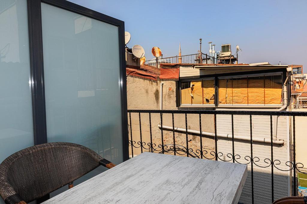 A balcony or terrace at Aristocrat Hotel