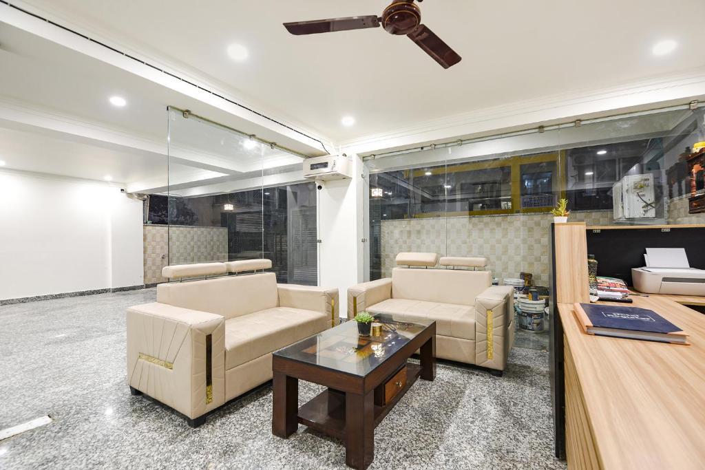 Kuchyň nebo kuchyňský kout v ubytování FabHotel RC 57