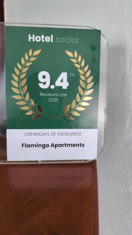 znak dla hotelu z wieniec laurowy w obiekcie Flamingo Apartments w mieście Palekastron