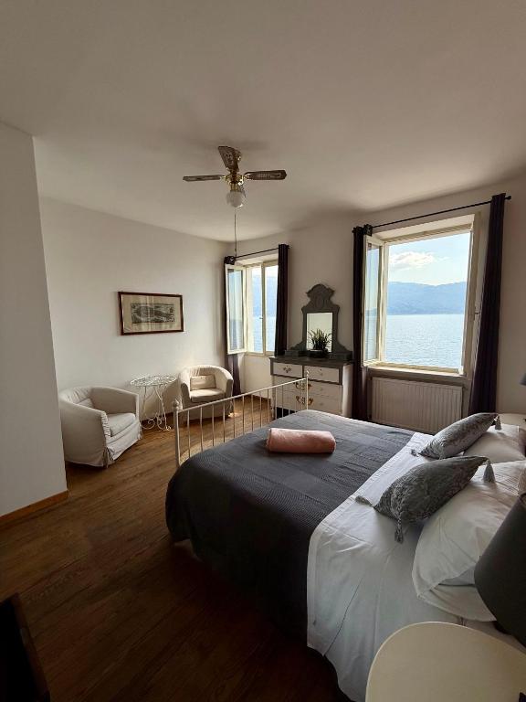 Postel nebo postele na pokoji v ubytování Albergo Gargnano