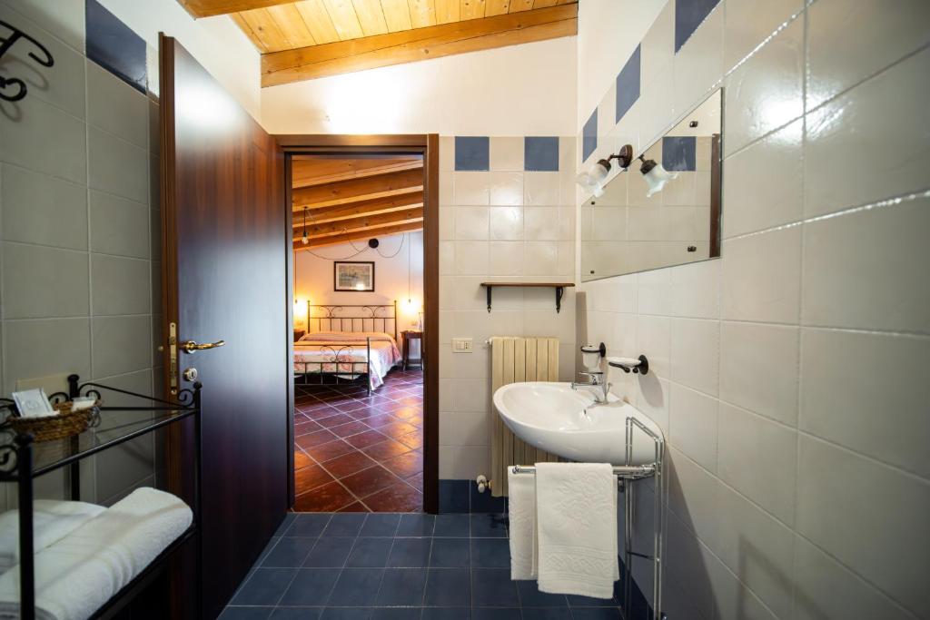 Koupelna v ubytování Agriturismo San Bartolomeo