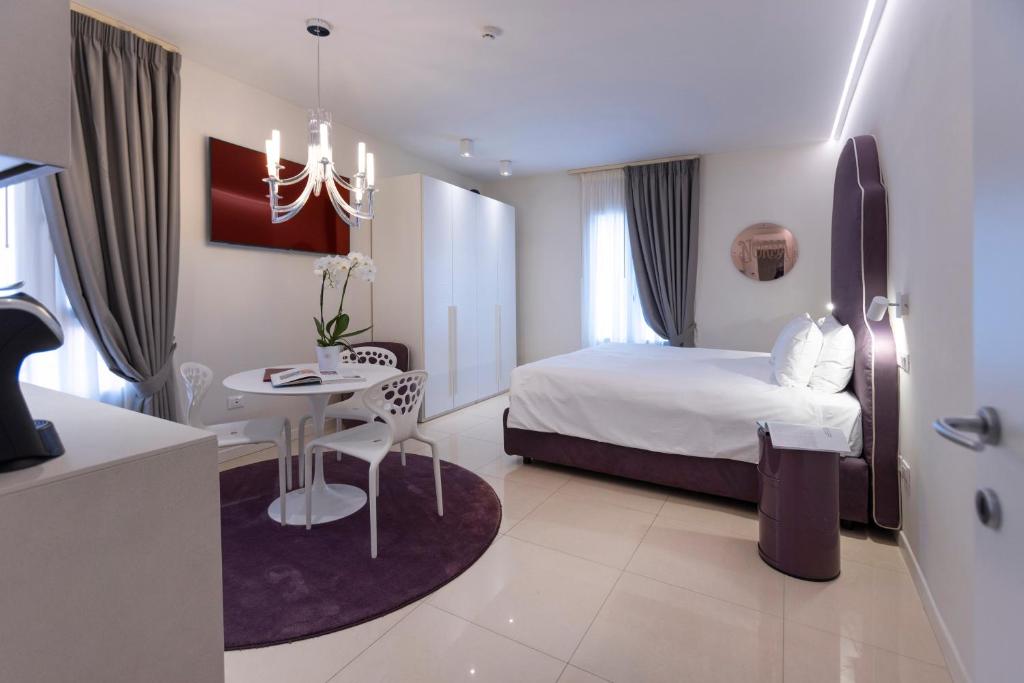 Postel nebo postele na pokoji v ubytování Opera Relais De Charme - Aparthotel
