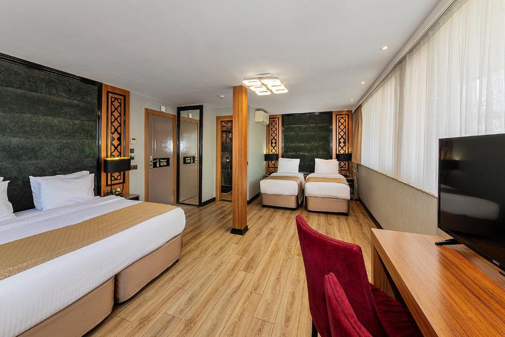 A bed or beds in a room at Aristocrat Hotel