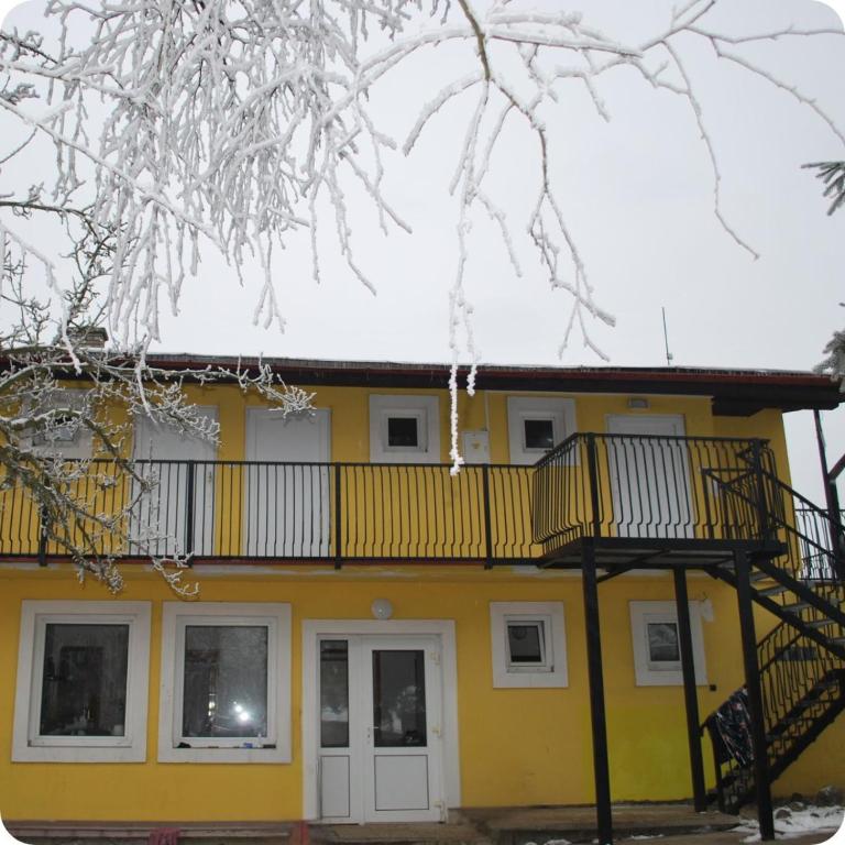 Budova, kde se aparthotel nachází