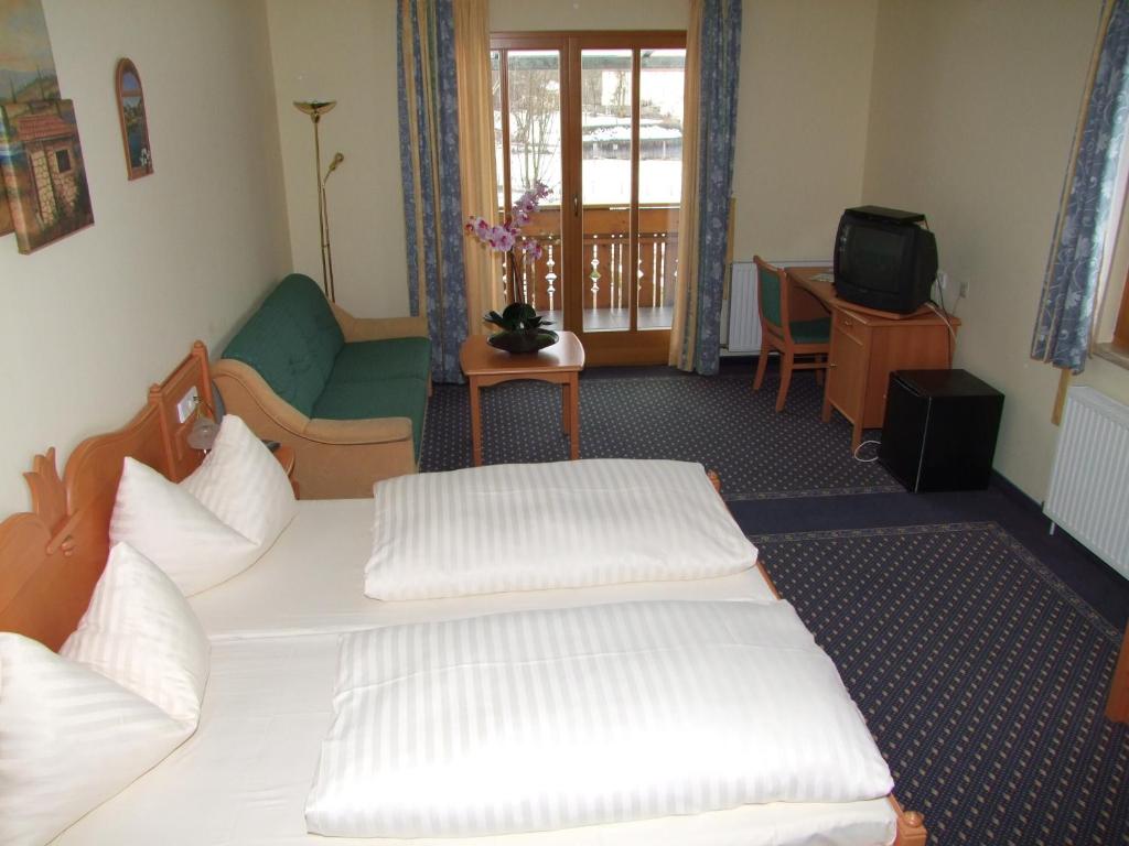 Postel nebo postele na pokoji v ubytování Hotel Fasching