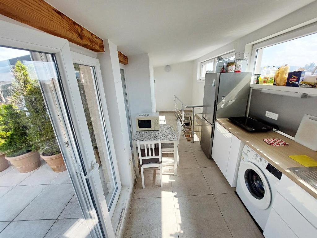 Kuchyň nebo kuchyňský kout v ubytování GFS way studios - greenline accomodation