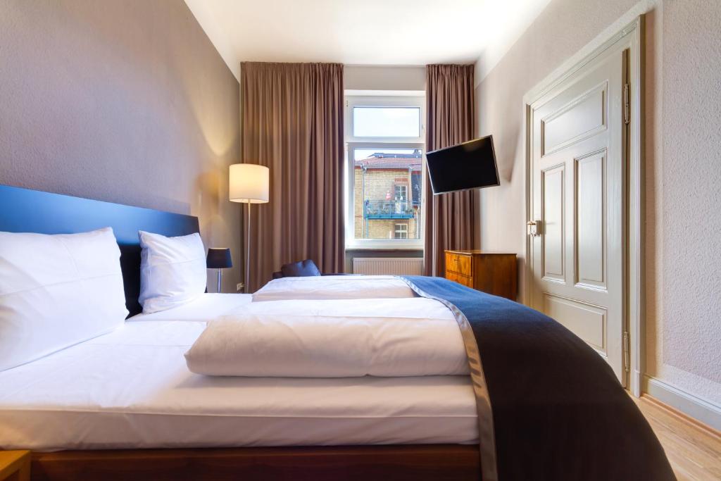 Postel nebo postele na pokoji v ubytování Qube Hotel Bergheim