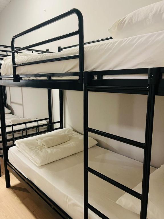 Postel nebo postele na pokoji v ubytování Ofek's place - Midtown TLV